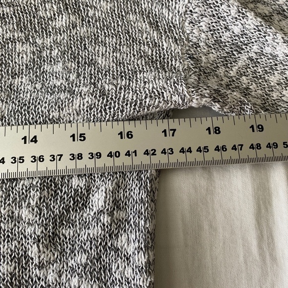 Guess‎ Women's Gray + White Glitter Lightweight See-Through Sweater Size Medium - Picture 9 of 12